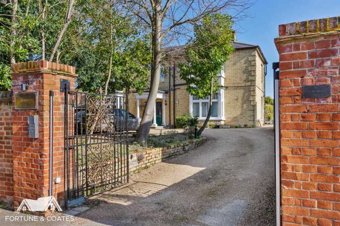 Flat 2 Hilsborough House