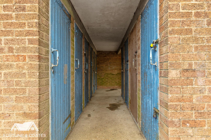 11 Adingtons, Halling Hill