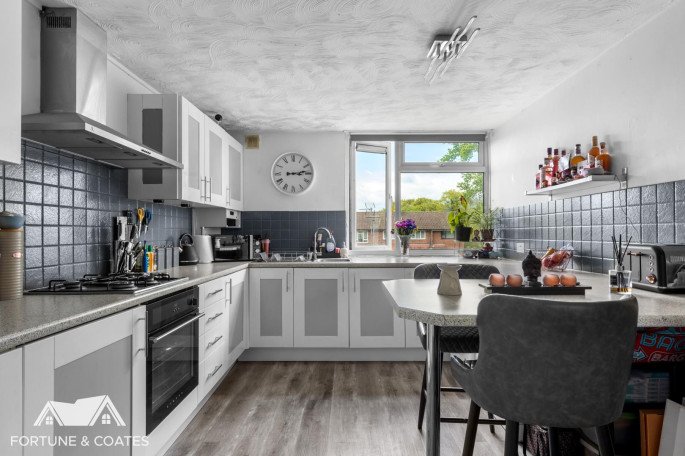 11 Adingtons, Halling Hill