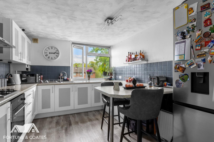 11 Adingtons, Halling Hill