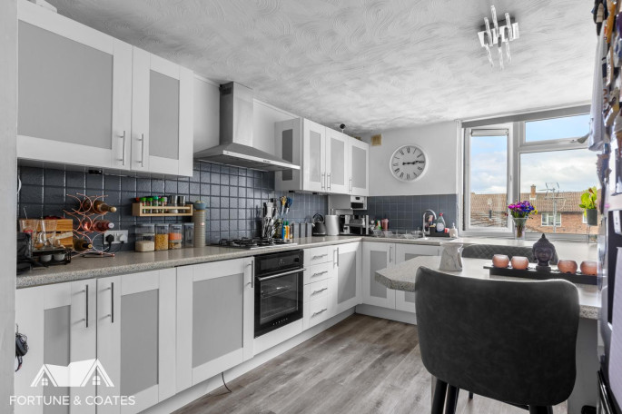 11 Adingtons, Halling Hill