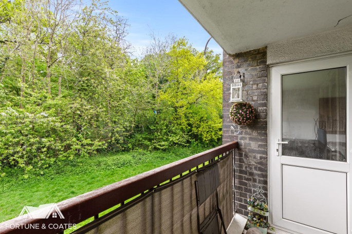 11 Adingtons, Halling Hill