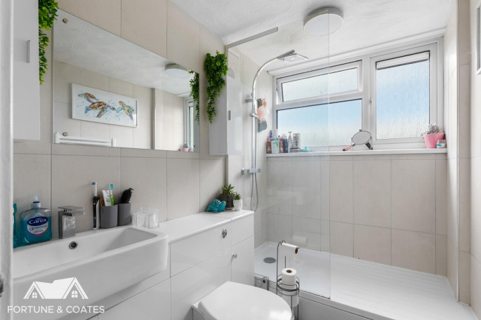 11 Adingtons, Halling Hill