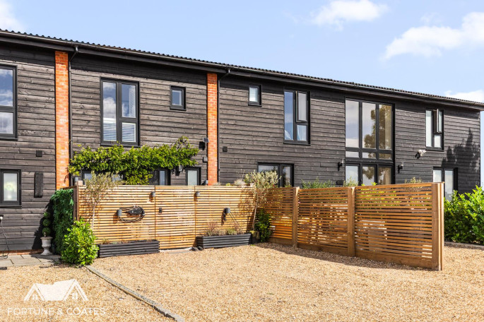 2 The Old Dairy, Tharbies Farm