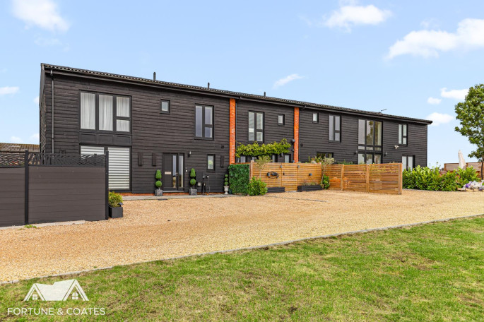 2 The Old Dairy, Tharbies Farm