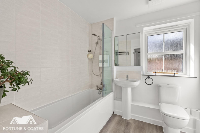 6, Orchard House Isabel Drive