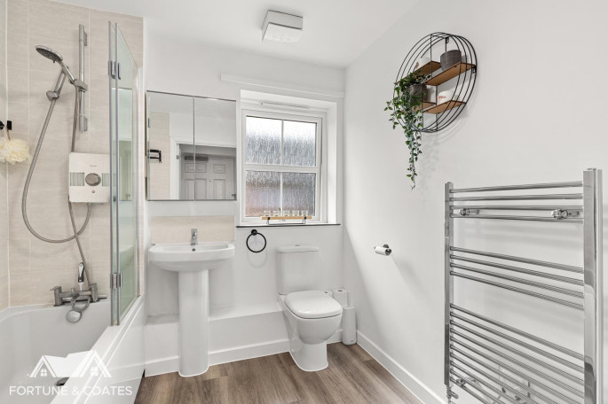 6, Orchard House Isabel Drive