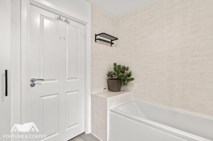 6, Orchard House Isabel Drive