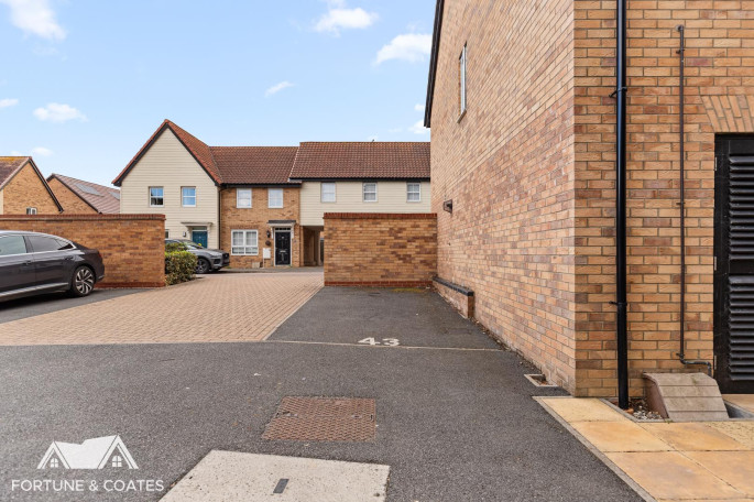 6, Orchard House Isabel Drive