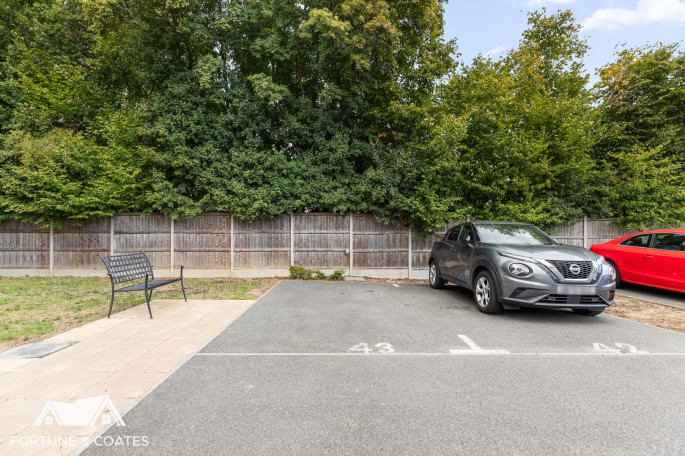 6, Orchard House Isabel Drive