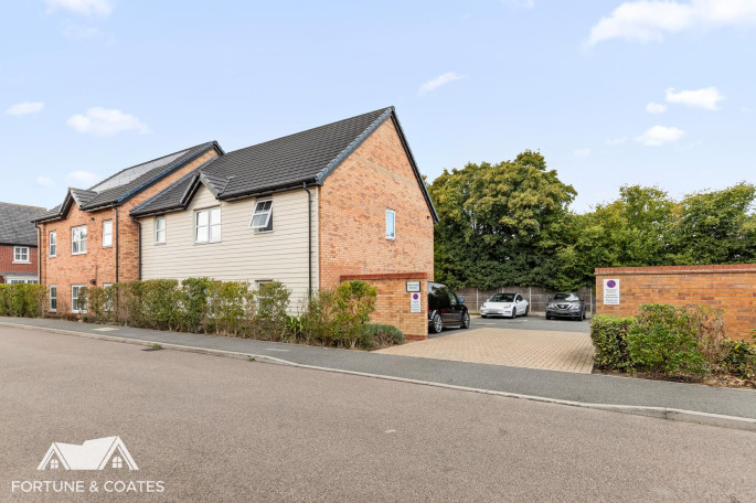 6, Orchard House Isabel Drive