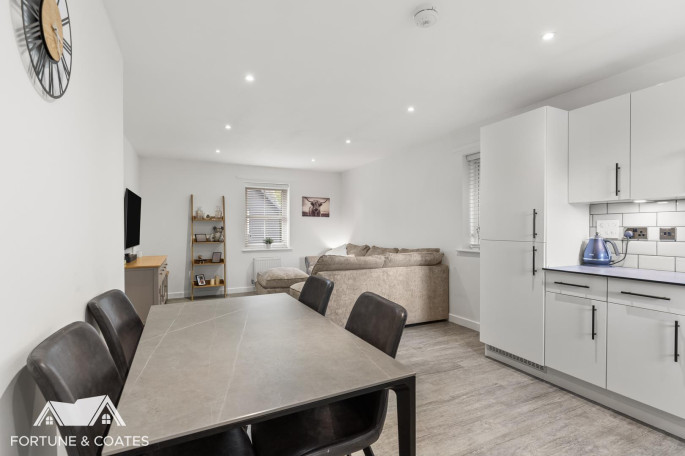 6, Orchard House Isabel Drive