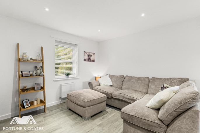 6, Orchard House Isabel Drive