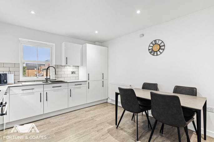 6, Orchard House Isabel Drive