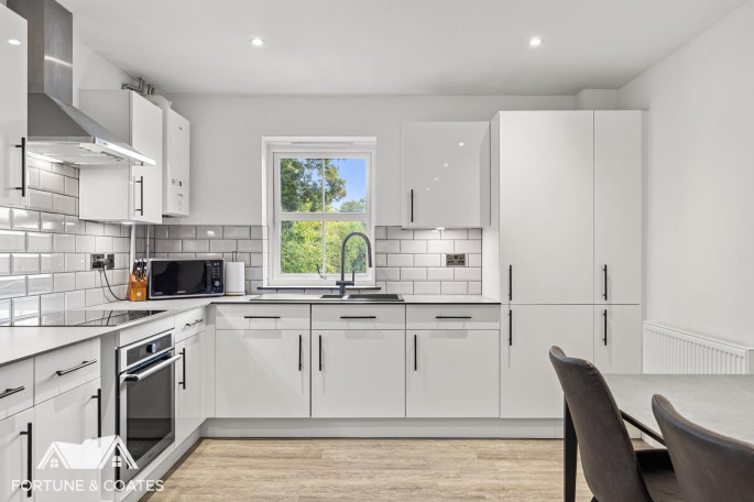 6, Orchard House Isabel Drive