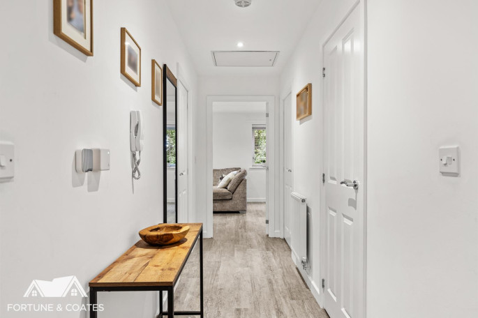 6, Orchard House Isabel Drive