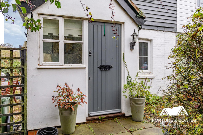 6 Rose Cottages Mill Street