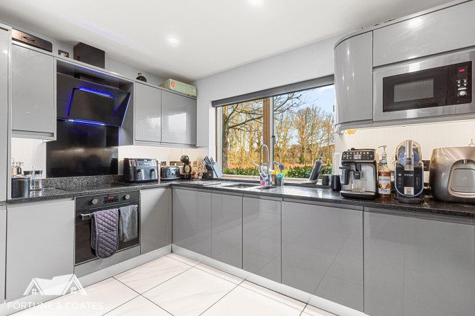 16 Great Auger Street